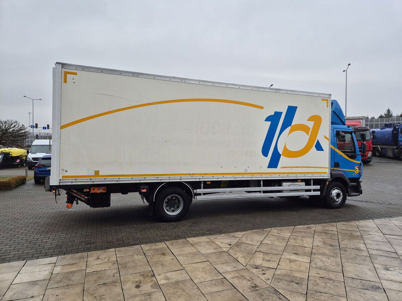 Kravas automašīna ar slēgto virsbūvi DAF LF 220: foto 8