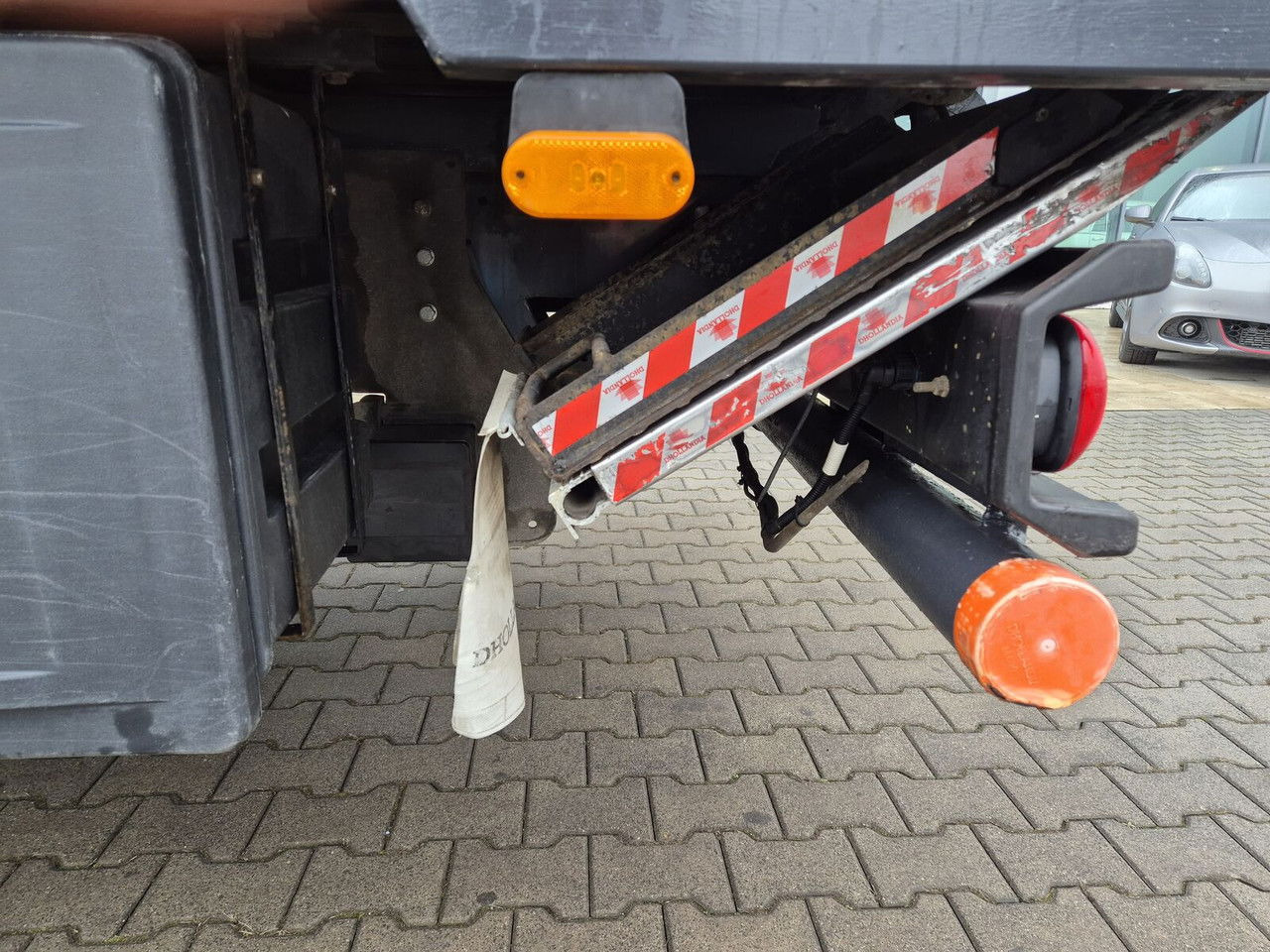 Kravas automašīna ar slēgto virsbūvi DAF LF 220: foto 19