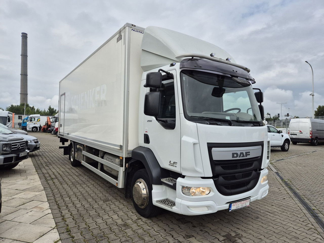 DAF LF 250 FA / Euro 6 / 18 EP / 3 Seats / 1 Owner - Kravas automašīna ar slēgto virsbūvi: foto 4 DAF LF 250 FA / Euro 6 / 18 EP / 3 Seats / 1 Owner - Kravas automašīna ar slēgto virsbūvi: foto 4