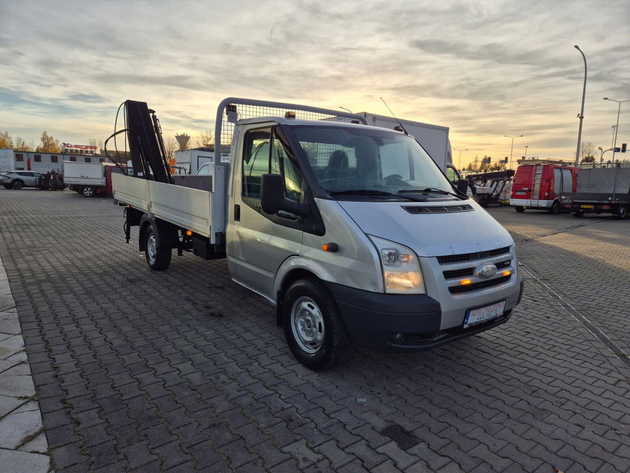 Ford Transit 350 2.4 TDCi / Very Strong Hiab / 1 Owner / Serviced - Automašīna ar kravas platformu: foto 4 Ford Transit 350 2.4 TDCi / Very Strong Hiab / 1 Owner / Serviced - Automašīna ar kravas platformu: foto 4