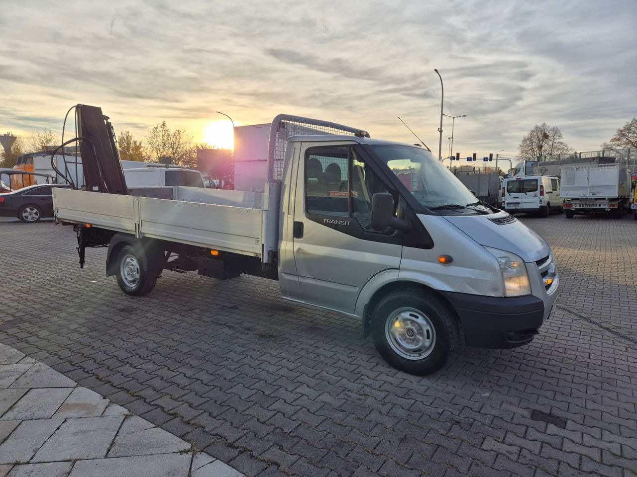 Ford Transit 350 2.4 TDCi / Very Strong Hiab / 1 Owner / Serviced - Automašīna ar kravas platformu: foto 5 Ford Transit 350 2.4 TDCi / Very Strong Hiab / 1 Owner / Serviced - Automašīna ar kravas platformu: foto 5