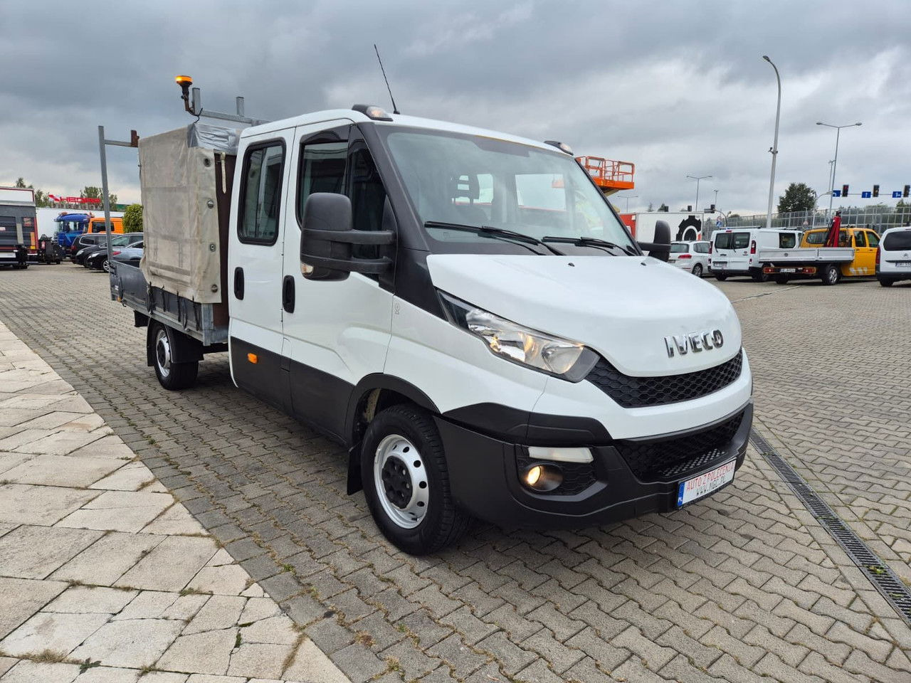 Iveco Daily 35 35S15 / Doka / 1 Owner / LOW KM / 7 Seats - Automašīna ar kravas platformu: foto 4 Iveco Daily 35 35S15 / Doka / 1 Owner / LOW KM / 7 Seats - Automašīna ar kravas platformu: foto 4