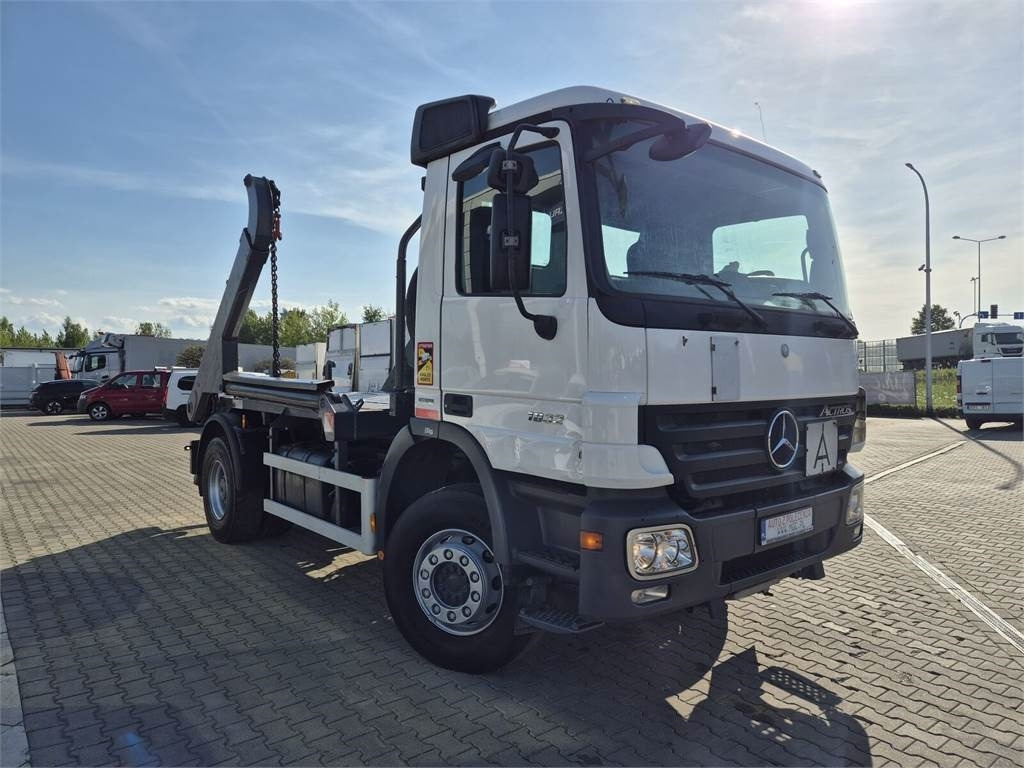Mercedes-Benz Actros 1832 / FORNAL 180 / 1 OWNER / SERVICED! - Būvgružu konteineru vedējs: foto 1 Mercedes-Benz Actros 1832 / FORNAL 180 / 1 OWNER / SERVICED! - Būvgružu konteineru vedējs: foto 1