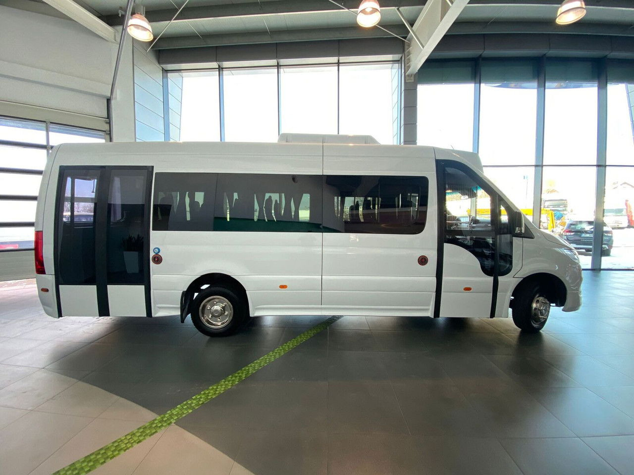 Jaunā Mikroautobuss, Pasažieru furgons Mercedes-Benz Sprinter 517: foto 6