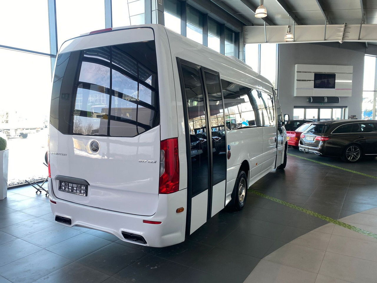 Jaunā Mikroautobuss, Pasažieru furgons Mercedes-Benz Sprinter 517: foto 8