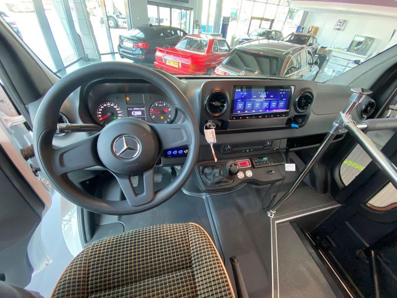 Jaunā Mikroautobuss, Pasažieru furgons Mercedes-Benz Sprinter 517: foto 16