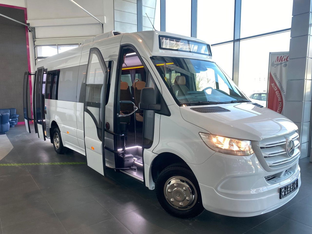 Mercedes-Benz Sprinter 517 - Mikroautobuss, Pasažieru furgons: foto 1 Mercedes-Benz Sprinter 517 - Mikroautobuss, Pasažieru furgons: foto 1
