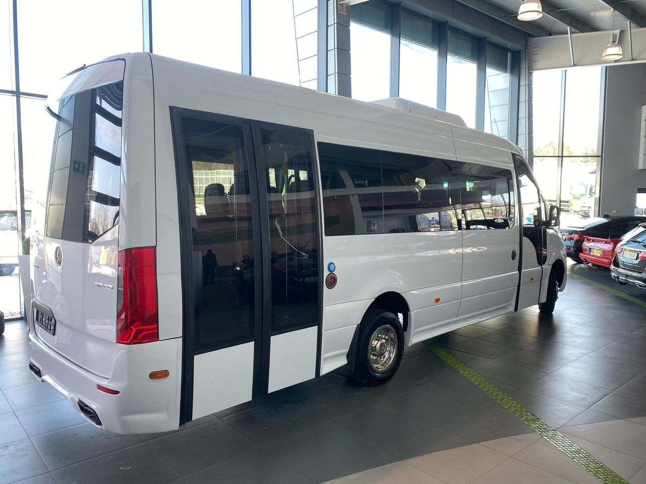 Jaunā Mikroautobuss, Pasažieru furgons Mercedes-Benz Sprinter 517: foto 7