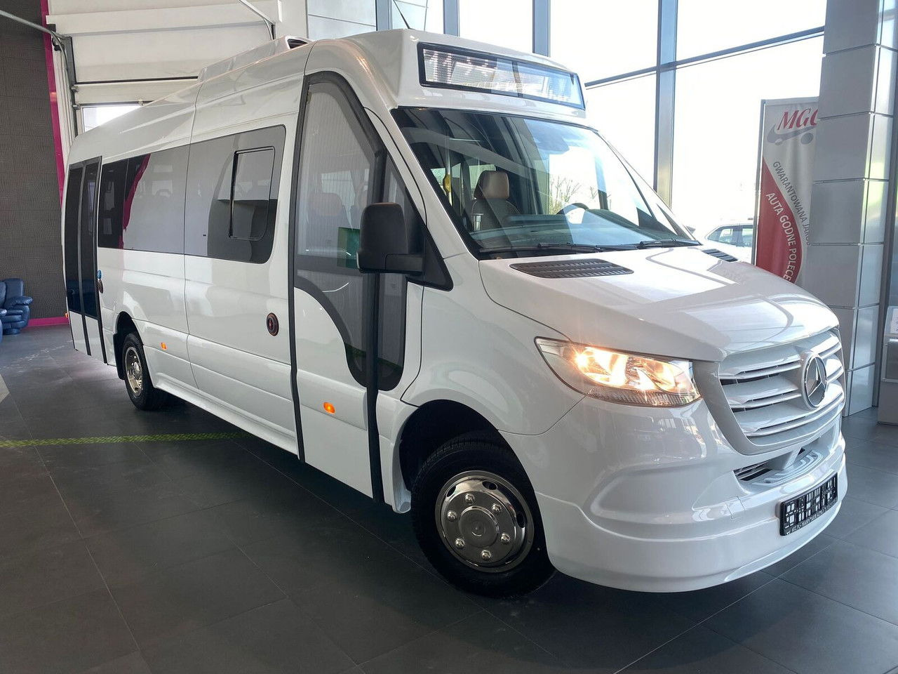 Mercedes-Benz Sprinter 517 - Mikroautobuss, Pasažieru furgons: foto 4 Mercedes-Benz Sprinter 517 - Mikroautobuss, Pasažieru furgons: foto 4