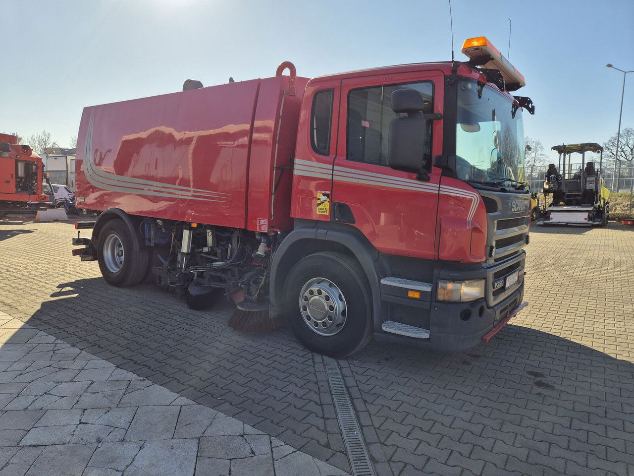 Scania P230 4X2 / Sweeper / Johnston VX800 / Sprayer / LOW Mileage / - Ielu tīrīšanas mašīna: foto 5 Scania P230 4X2 / Sweeper / Johnston VX800 / Sprayer / LOW Mileage / - Ielu tīrīšanas mašīna: foto 5