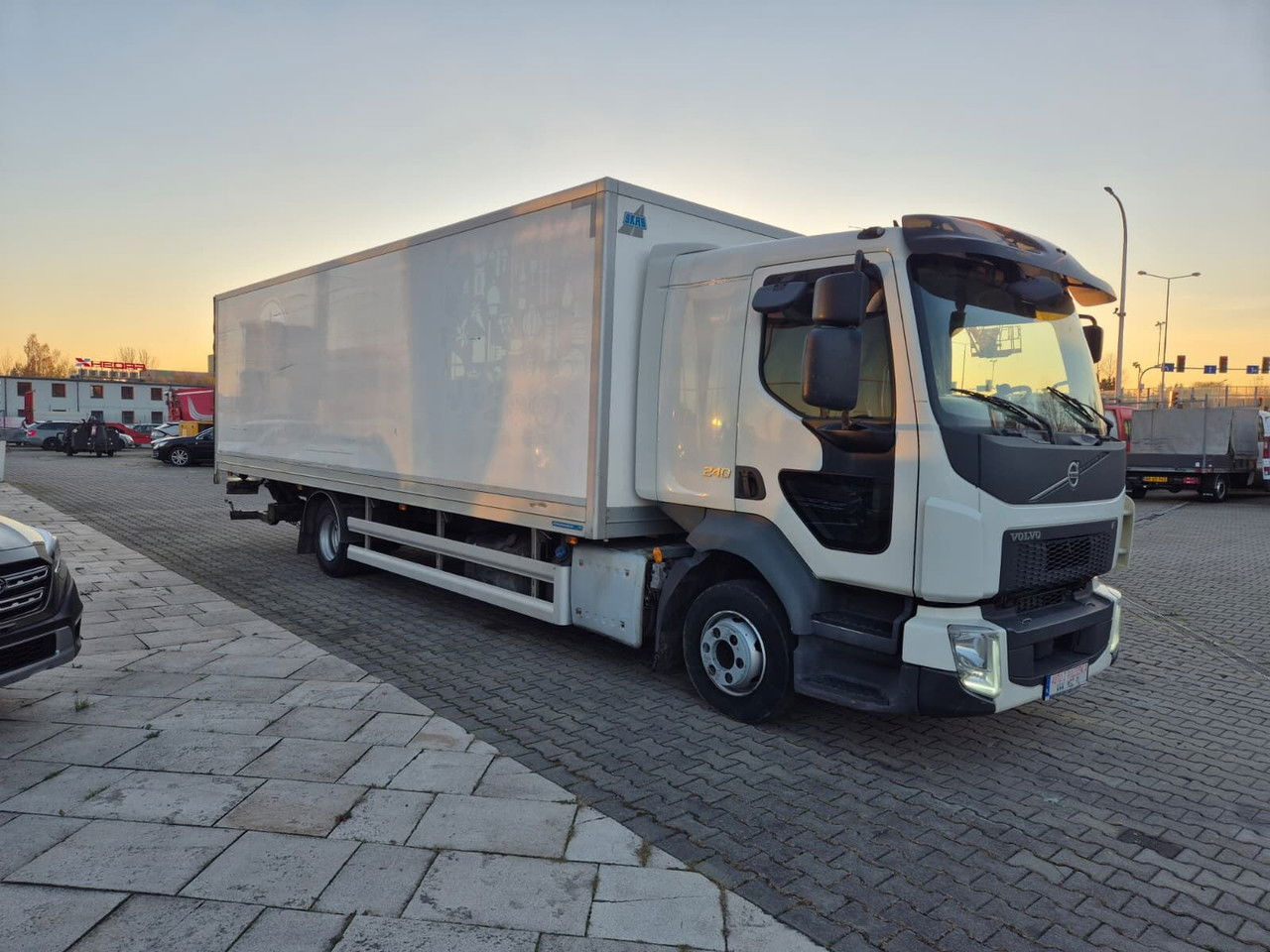 Volvo FL 240 - Kravas automašīna refrižerators: foto 5 Volvo FL 240 - Kravas automašīna refrižerators: foto 5