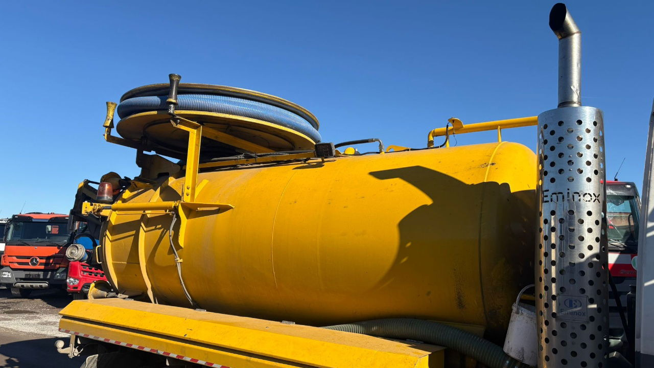 DAF AE55 4x2 vacuum + pressure truck - 8000 liters - Asenizācijas mašīna: foto 4 DAF AE55 4x2 vacuum + pressure truck - 8000 liters - Asenizācijas mašīna: foto 4