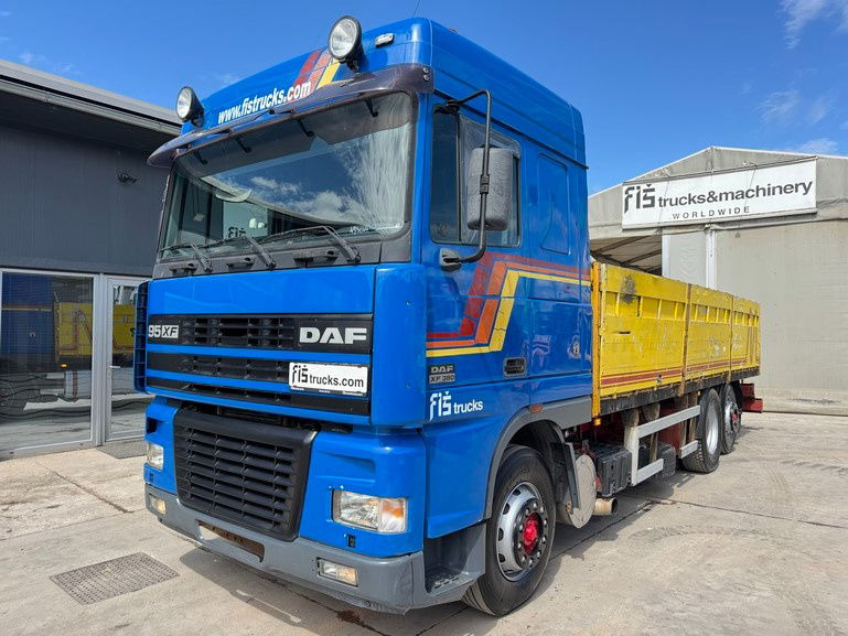 DAF XF 95.380 6X2 stake body - air condition - Bortu kravas automašīna/ Platforma: foto 1 DAF XF 95.380 6X2 stake body - air condition - Bortu kravas automašīna/ Platforma: foto 1