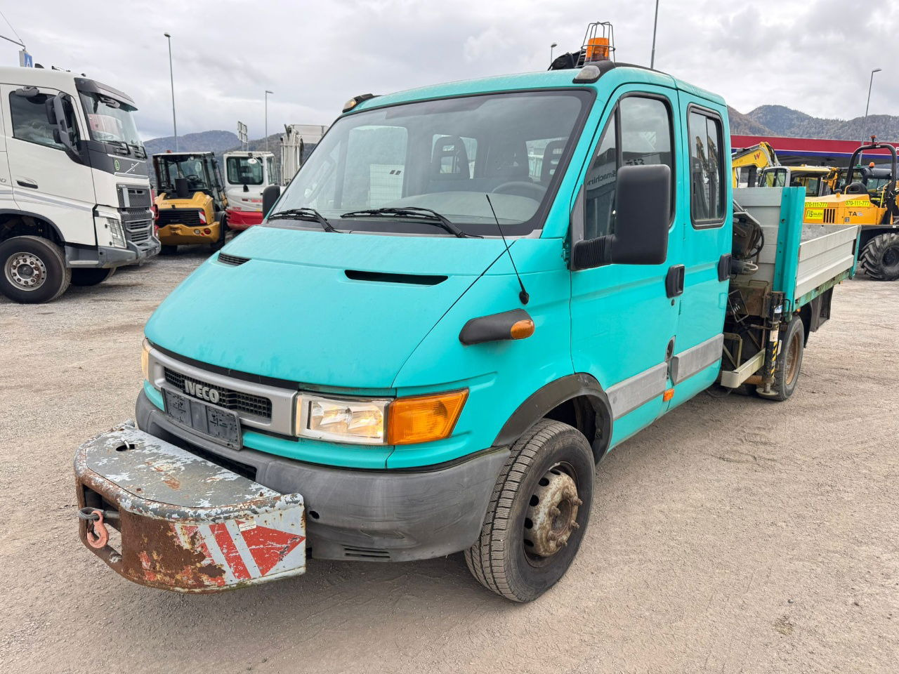 Iveco Daily 65 C15 stake body - Hiab 045-3 - 7.5M - Automašīna ar kravas platformu, Kravas-pasažieru furgons: foto 1 Iveco Daily 65 C15 stake body - Hiab 045-3 - 7.5M - Automašīna ar kravas platformu, Kravas-pasažieru furgons: foto 1