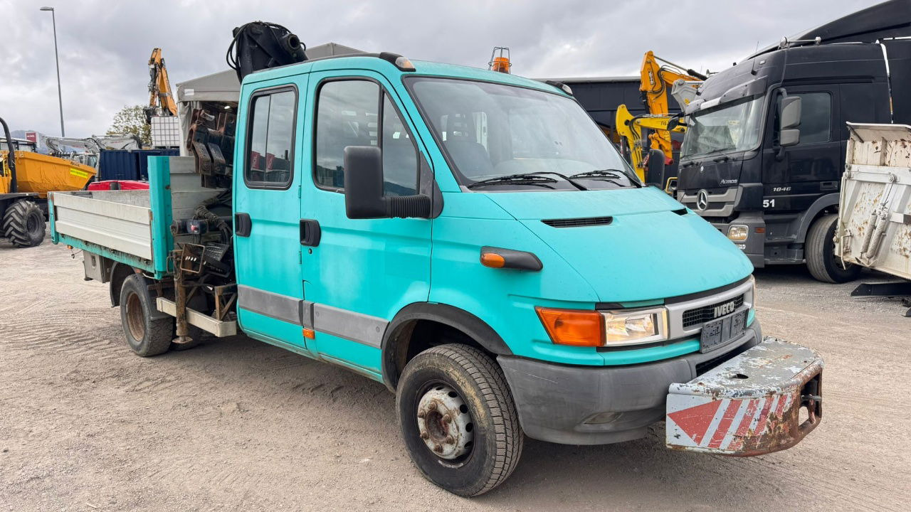Iveco Daily 65 C15 stake body - Hiab 045-3 - 7.5M - Automašīna ar kravas platformu, Kravas-pasažieru furgons: foto 2 Iveco Daily 65 C15 stake body - Hiab 045-3 - 7.5M - Automašīna ar kravas platformu, Kravas-pasažieru furgons: foto 2
