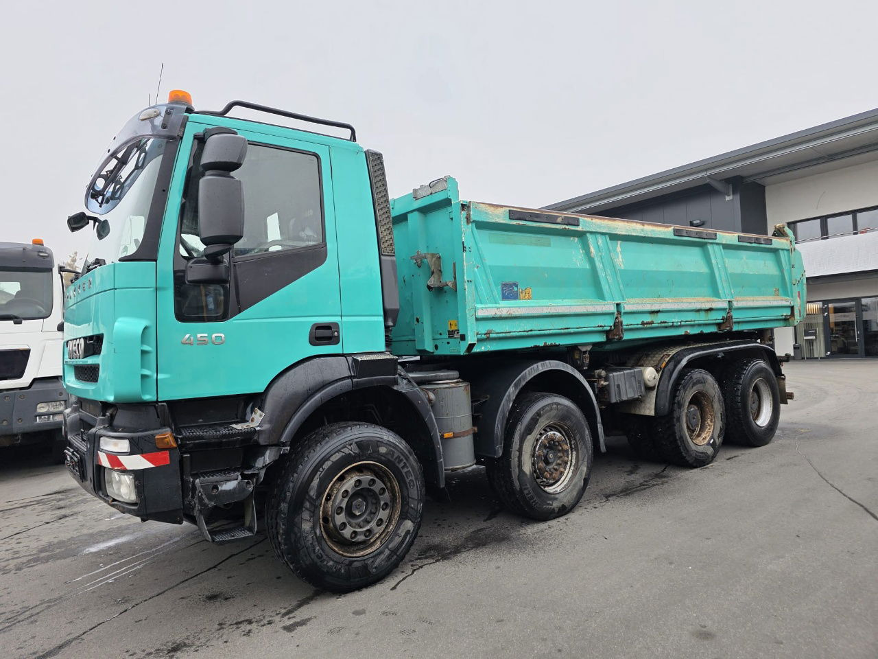 Iveco Trakker AD340T45 8x4 bordmatic tipper - retarder - Kravas automašīna pašizgāzējs: foto 2 Iveco Trakker AD340T45 8x4 bordmatic tipper - retarder - Kravas automašīna pašizgāzējs: foto 2