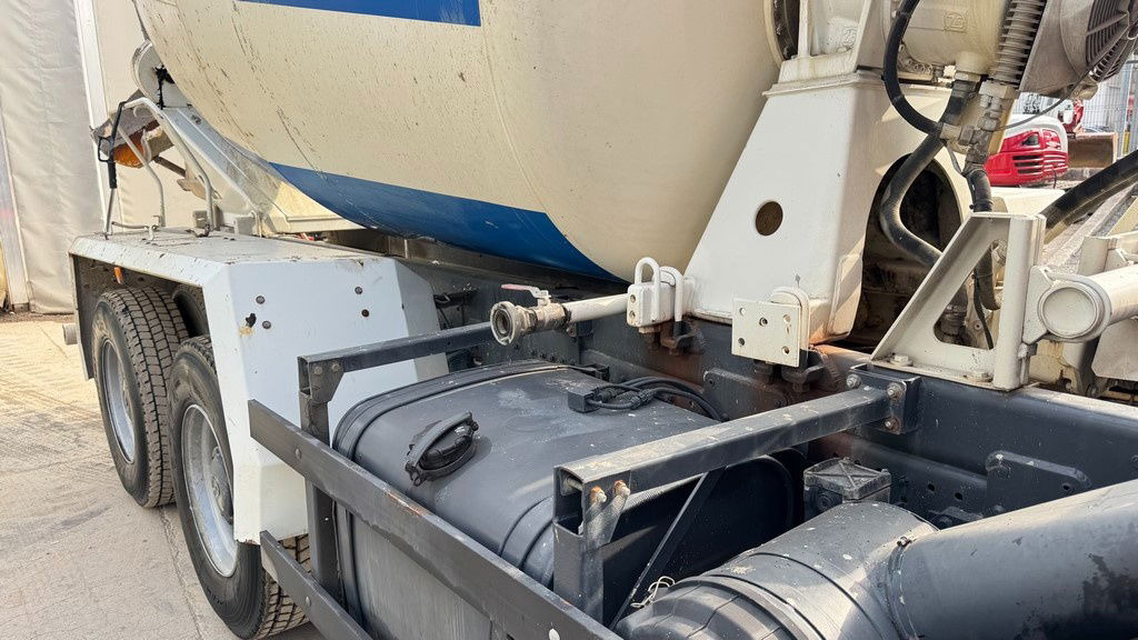 MAN FE 410A 6x4 mixer - 7m3 - euro 3 - Betonvedējs: foto 4 MAN FE 410A 6x4 mixer - 7m3 - euro 3 - Betonvedējs: foto 4