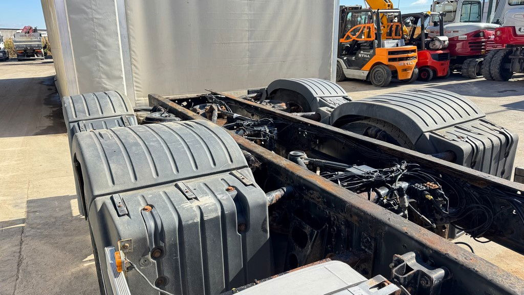MAN TGA 26.460 6X2 chassis - lifitng axle - Šasija kravas automašīna: foto 5 MAN TGA 26.460 6X2 chassis - lifitng axle - Šasija kravas automašīna: foto 5