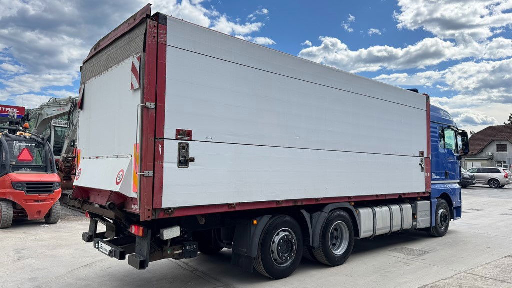 MAN TGX 26.440 6x2 box truck - retarder - lifting axle - Kravas automašīna ar slēgto virsbūvi: foto 4 MAN TGX 26.440 6x2 box truck - retarder - lifting axle - Kravas automašīna ar slēgto virsbūvi: foto 4