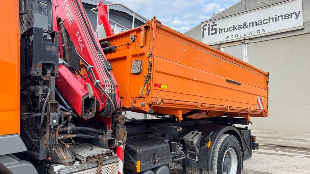Mercedes-Benz Actros 1832 AK tipper 4x4 - crane Fassi 9.2M - remote control - Kravas automašīna pašizgāzējs: foto 3 Mercedes-Benz Actros 1832 AK tipper 4x4 - crane Fassi 9.2M - remote control - Kravas automašīna pašizgāzējs: foto 3