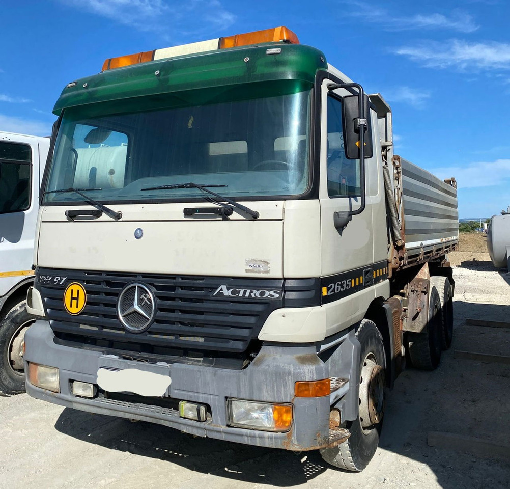 Mercedes-Benz Actros 2635 K 6X4 3 sided tipper - Kravas automašīna pašizgāzējs: foto 2 Mercedes-Benz Actros 2635 K 6X4 3 sided tipper - Kravas automašīna pašizgāzējs: foto 2