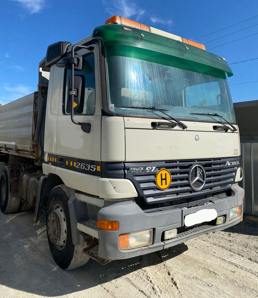 Mercedes-Benz Actros 2635 K 6X4 3 sided tipper - Kravas automašīna pašizgāzējs: foto 4 Mercedes-Benz Actros 2635 K 6X4 3 sided tipper - Kravas automašīna pašizgāzējs: foto 4