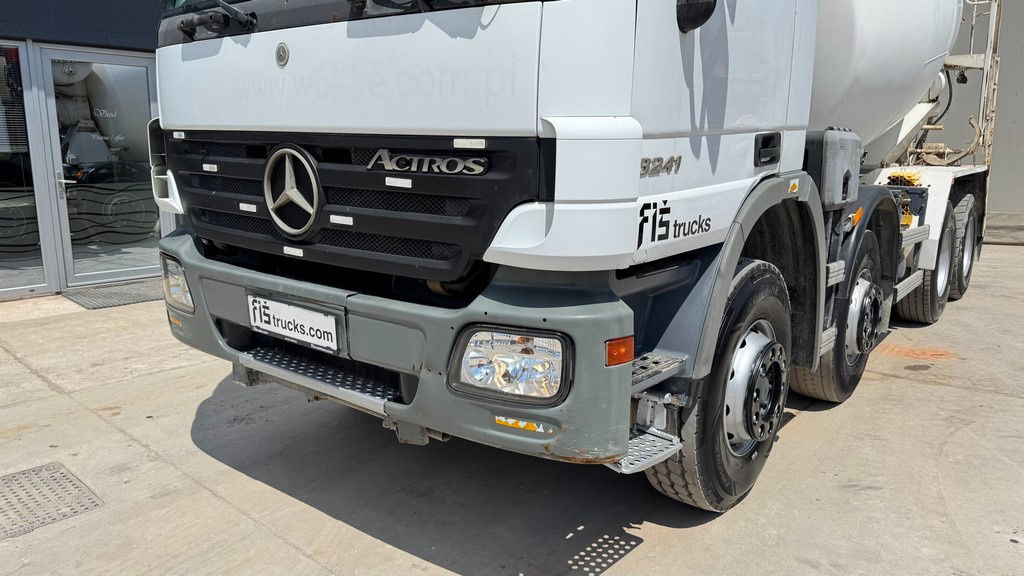 Mercedes-Benz Actros 3241 8x4 mixer 9m3 - Betonvedējs: foto 2 Mercedes-Benz Actros 3241 8x4 mixer 9m3 - Betonvedējs: foto 2