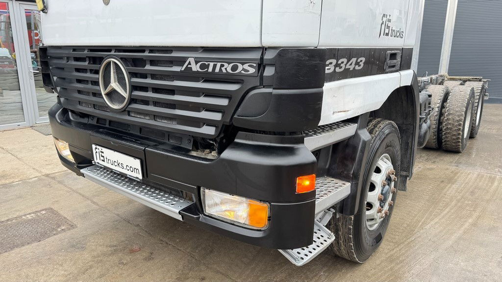 Mercedes-Benz Actros 3331 B 6x4 chassis - big axle - Šasija kravas automašīna: foto 2 Mercedes-Benz Actros 3331 B 6x4 chassis - big axle - Šasija kravas automašīna: foto 2
