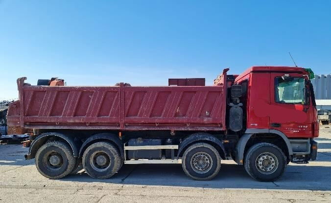 Mercedes-Benz Actros 4144 8x4 tipper - 1st owner - Kravas automašīna pašizgāzējs: foto 3 Mercedes-Benz Actros 4144 8x4 tipper - 1st owner - Kravas automašīna pašizgāzējs: foto 3