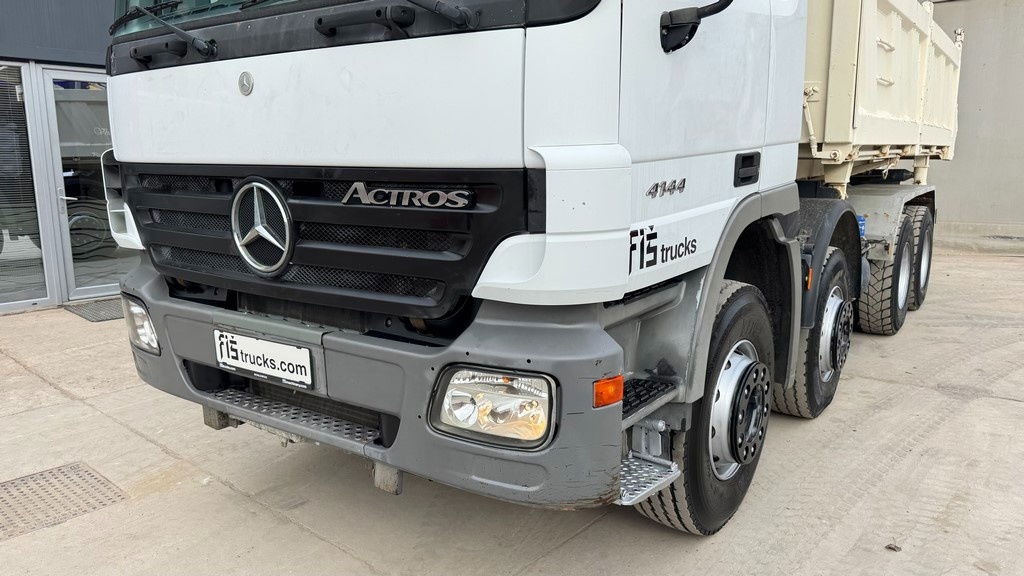 Mercedes-Benz Actros 4144 K 8x4 3 sided tipper - 1st owner - Kravas automašīna pašizgāzējs: foto 2 Mercedes-Benz Actros 4144 K 8x4 3 sided tipper - 1st owner - Kravas automašīna pašizgāzējs: foto 2