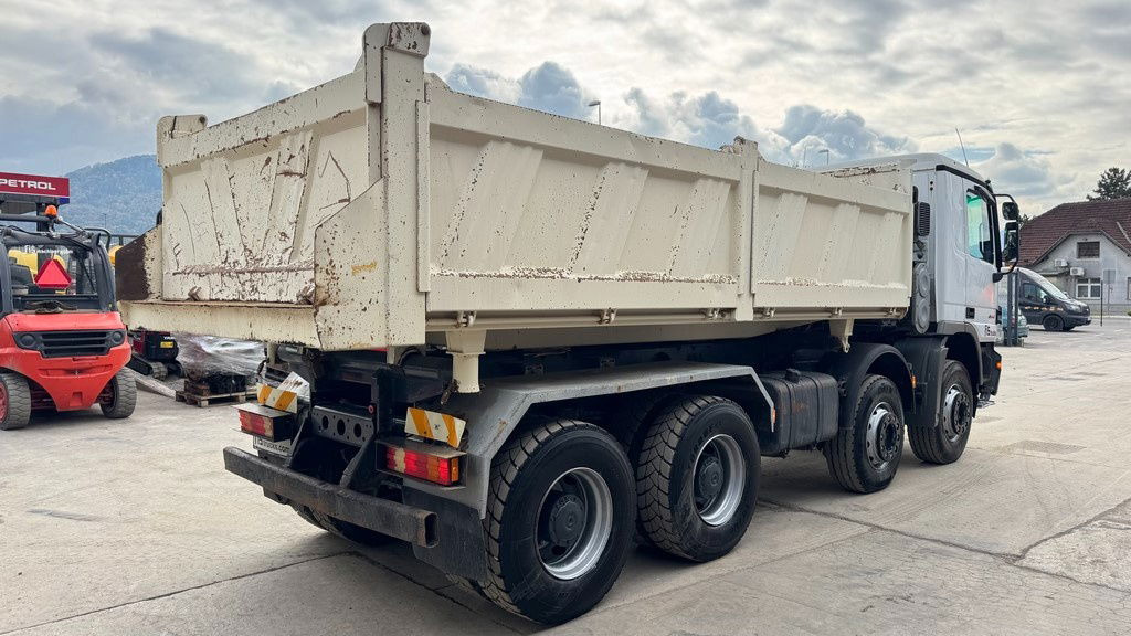 Mercedes-Benz Actros 4144 K 8x4 3 sided tipper - 1st owner - Kravas automašīna pašizgāzējs: foto 4 Mercedes-Benz Actros 4144 K 8x4 3 sided tipper - 1st owner - Kravas automašīna pašizgāzējs: foto 4