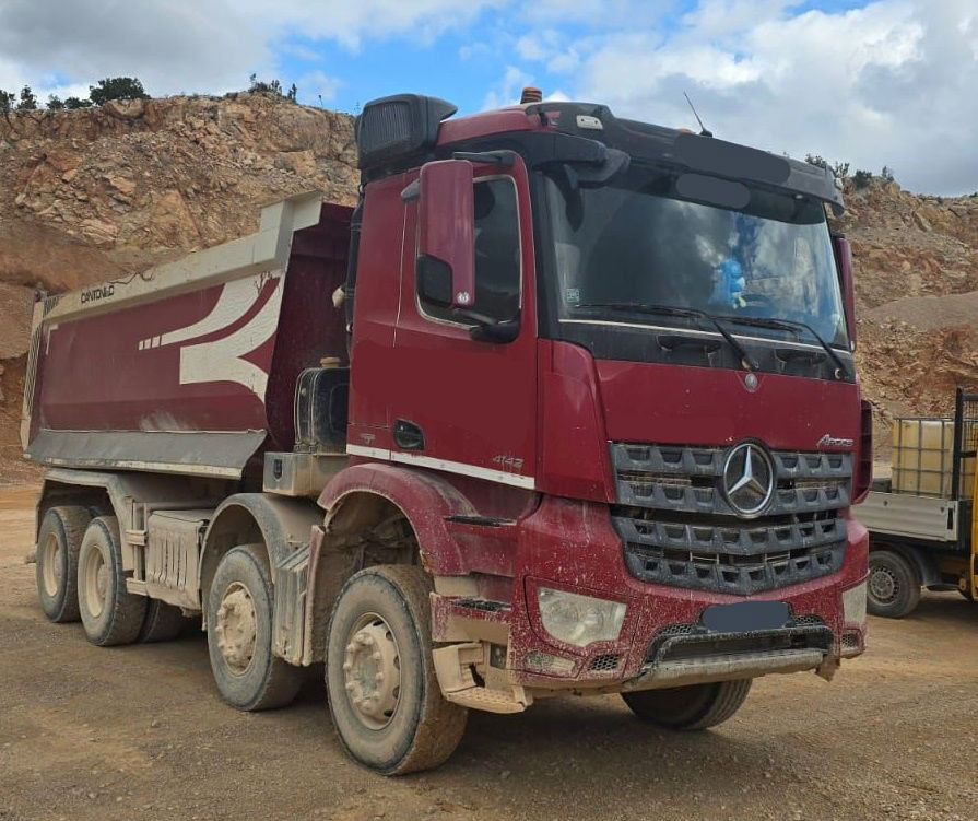 Mercedes-Benz Arocs 4142 8X4 cantoni tipper - Kravas automašīna pašizgāzējs: foto 1 Mercedes-Benz Arocs 4142 8X4 cantoni tipper - Kravas automašīna pašizgāzējs: foto 1