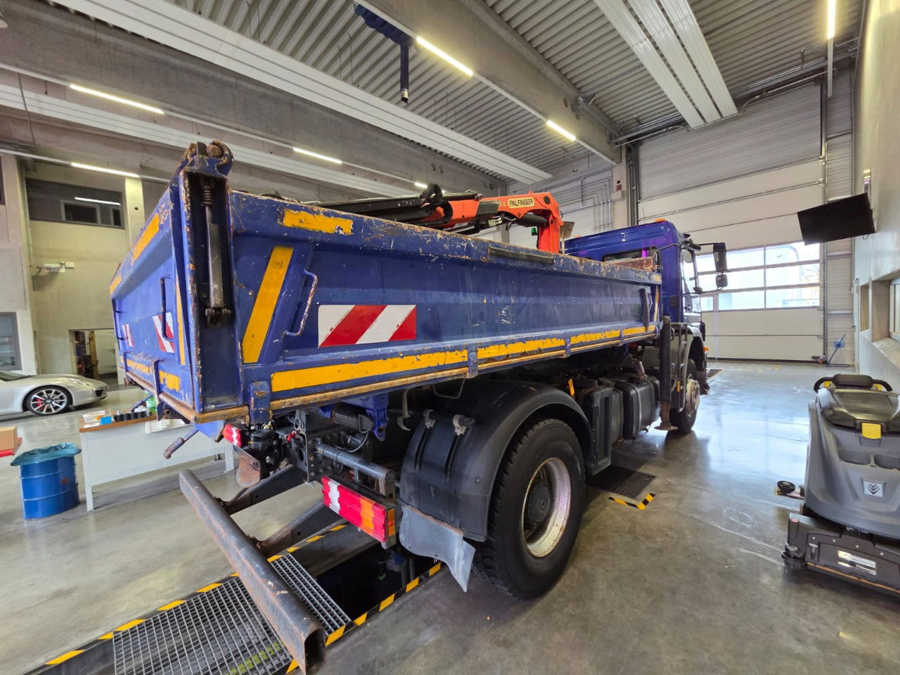 Mercedes-Benz Axor 1829 K 4x2 meiller tipper - crane PK8501 remote līzingu Mercedes-Benz Axor 1829 K 4x2 meiller tipper - crane PK8501 remote: foto 7