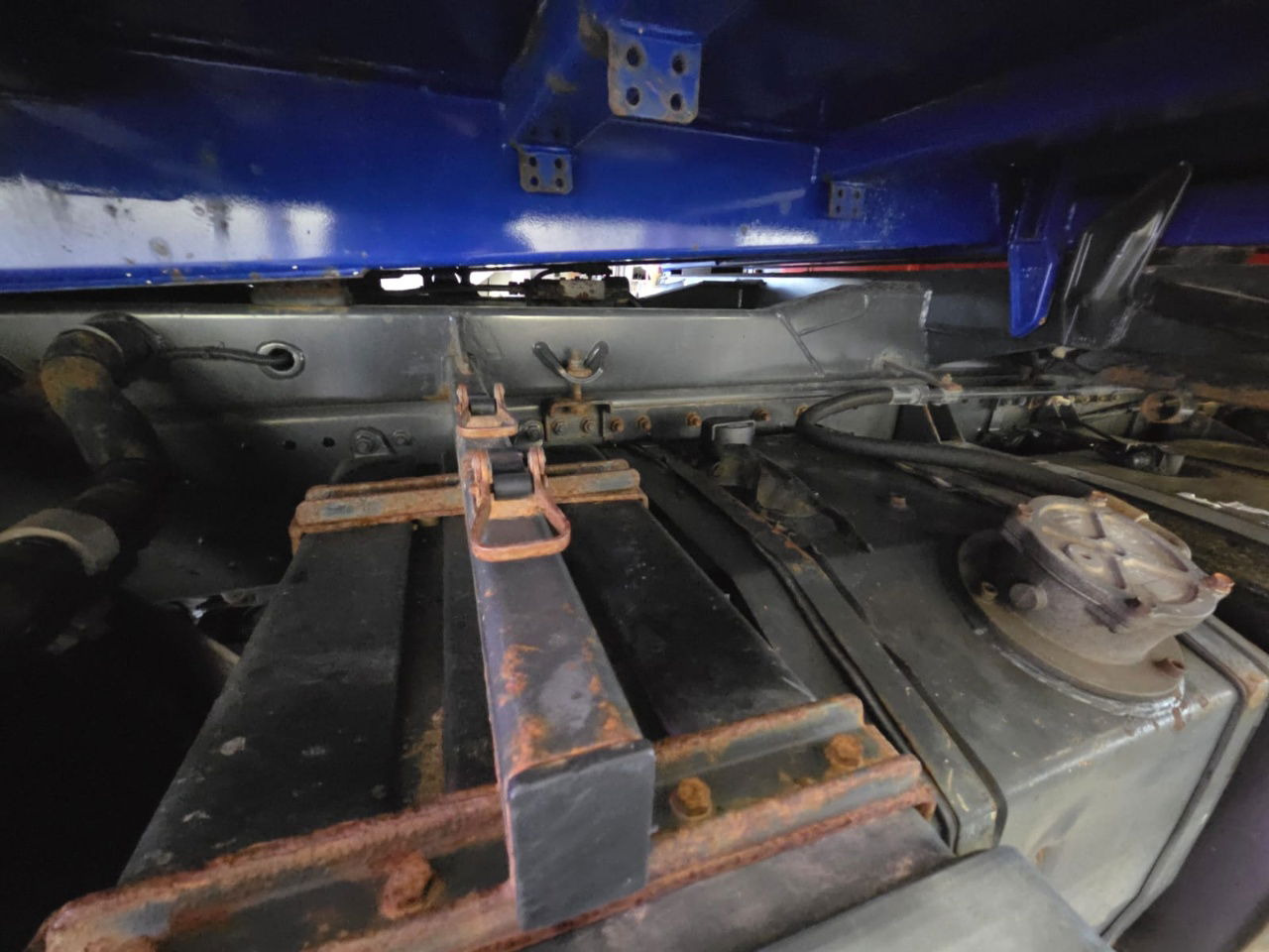 Mercedes-Benz Axor 1829 K 4x2 meiller tipper - crane PK8501 remote - Kravas automašīna pašizgāzējs: foto 3 Mercedes-Benz Axor 1829 K 4x2 meiller tipper - crane PK8501 remote - Kravas automašīna pašizgāzējs: foto 3