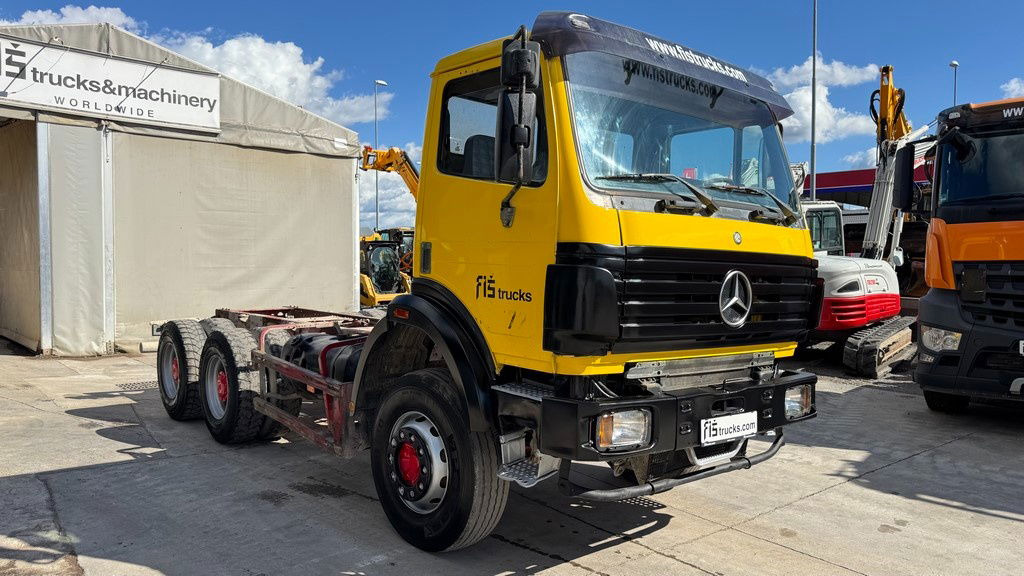 Mercedes-Benz SK 2627 6x4 chassis - V6 - full spring - Šasija kravas automašīna: foto 3 Mercedes-Benz SK 2627 6x4 chassis - V6 - full spring - Šasija kravas automašīna: foto 3