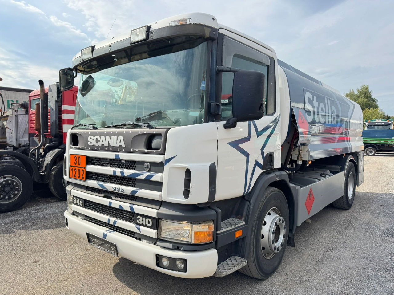 Scania 94D 310 4x2 tank truck - 14.200 liters - Autocisterna: foto 1 Scania 94D 310 4x2 tank truck - 14.200 liters - Autocisterna: foto 1