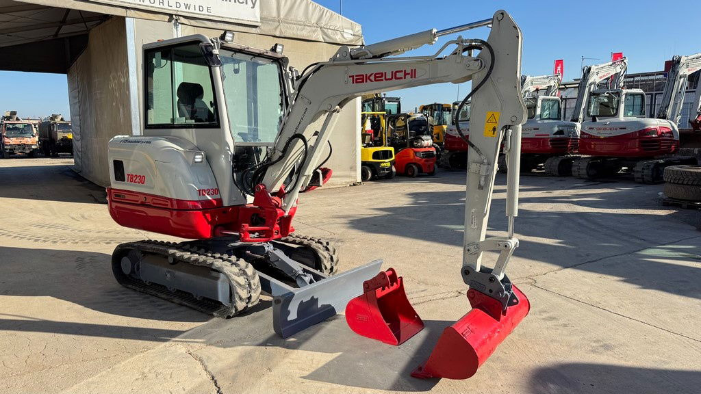 Takeuchi TB230 - 2019 Year - 2435 Hours - 2X Buckets - NEW Tracks - Mini-ekskavators: foto 5 Takeuchi TB230 - 2019 Year - 2435 Hours - 2X Buckets - NEW Tracks - Mini-ekskavators: foto 5