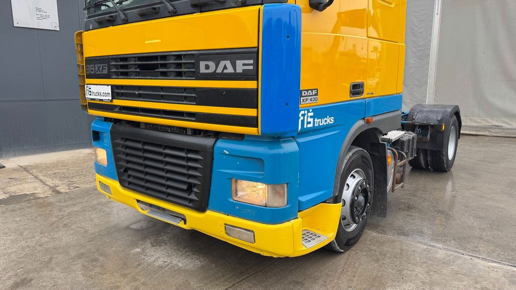DAF XF 95.430 4x2 tractor unit - euro 3 - Vilcējs: foto 2 DAF XF 95.430 4x2 tractor unit - euro 3 - Vilcējs: foto 2