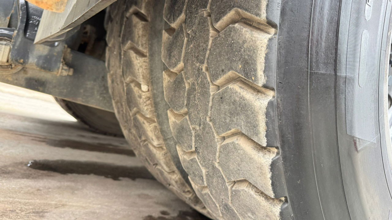 Vilcējs Mercedes-Benz Axor 1836 4x2 tipper hydraulics: foto 8