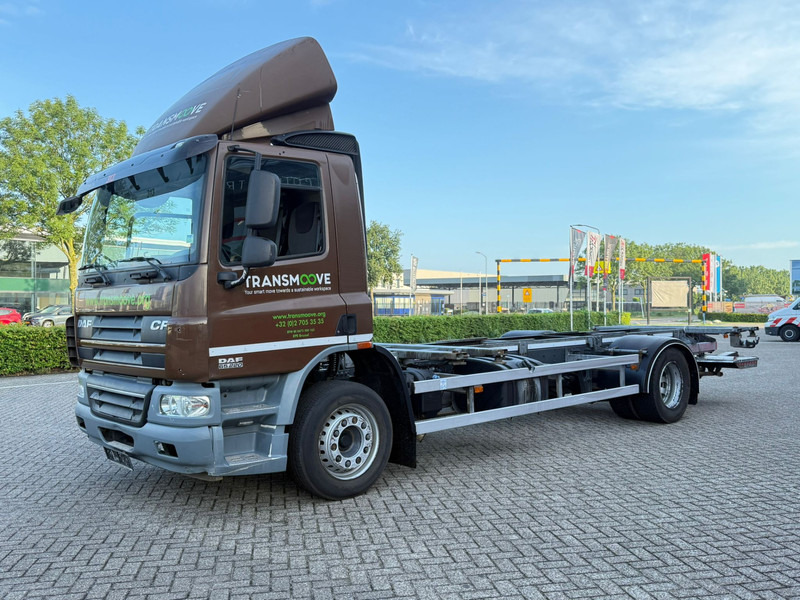 DAF CF65 220 - Šasija kravas automašīna: foto 2 DAF CF65 220 - Šasija kravas automašīna: foto 2