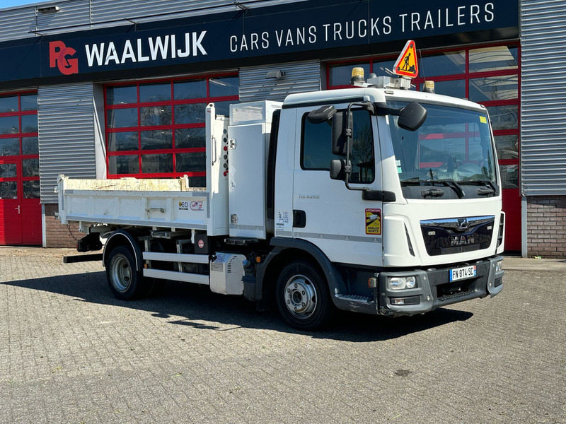 MAN TGL 8.220 2 sides tipper Kipper - Kravas automašīna pašizgāzējs: foto 3 MAN TGL 8.220 2 sides tipper Kipper - Kravas automašīna pašizgāzējs: foto 3