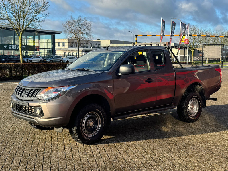 Mitsubishi L200 4*4 airco - Pikaps: foto 2 Mitsubishi L200 4*4 airco - Pikaps: foto 2