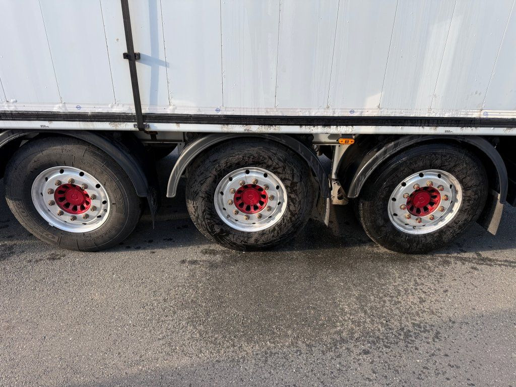 Puspiekabe kustīgās grīdas BODEX Walkingfloor: foto 11 Puspiekabe kustīgās grīdas BODEX Walkingfloor: foto 11