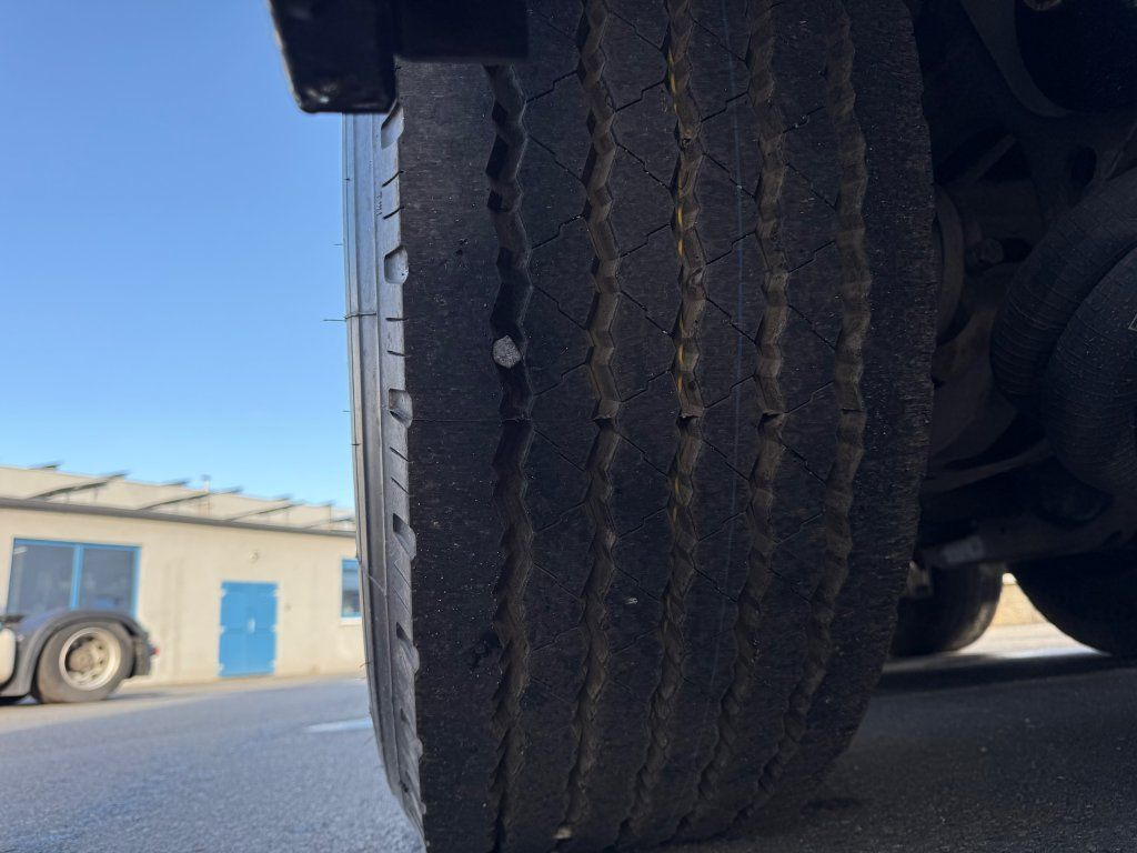 Puspiekabe kustīgās grīdas BODEX Walkingfloor: foto 15 Puspiekabe kustīgās grīdas BODEX Walkingfloor: foto 15