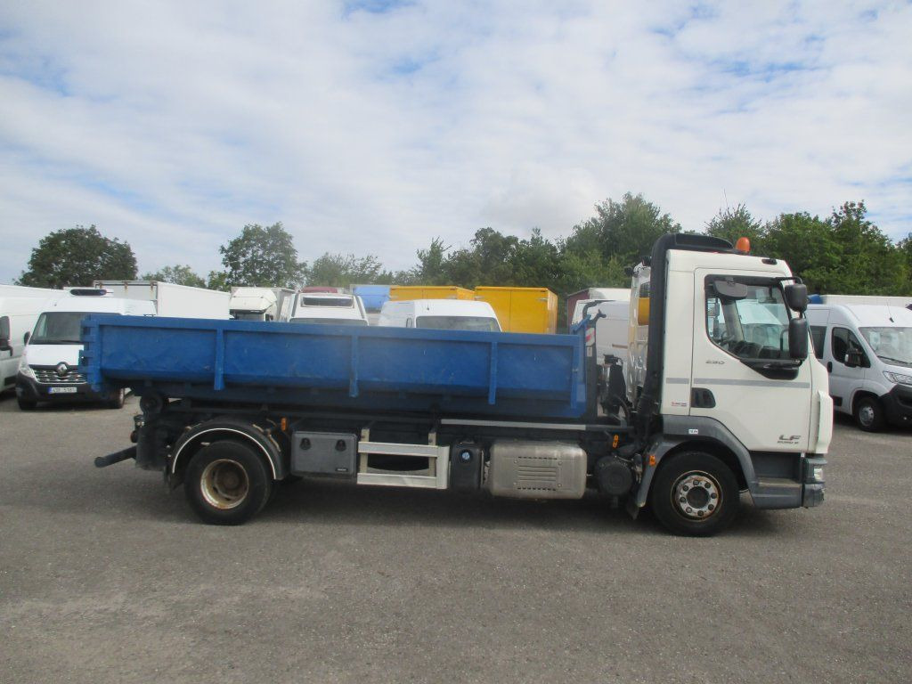 DAF LF 12.250 - Pacēlājs ar āķi: foto 5 DAF LF 12.250 - Pacēlājs ar āķi: foto 5