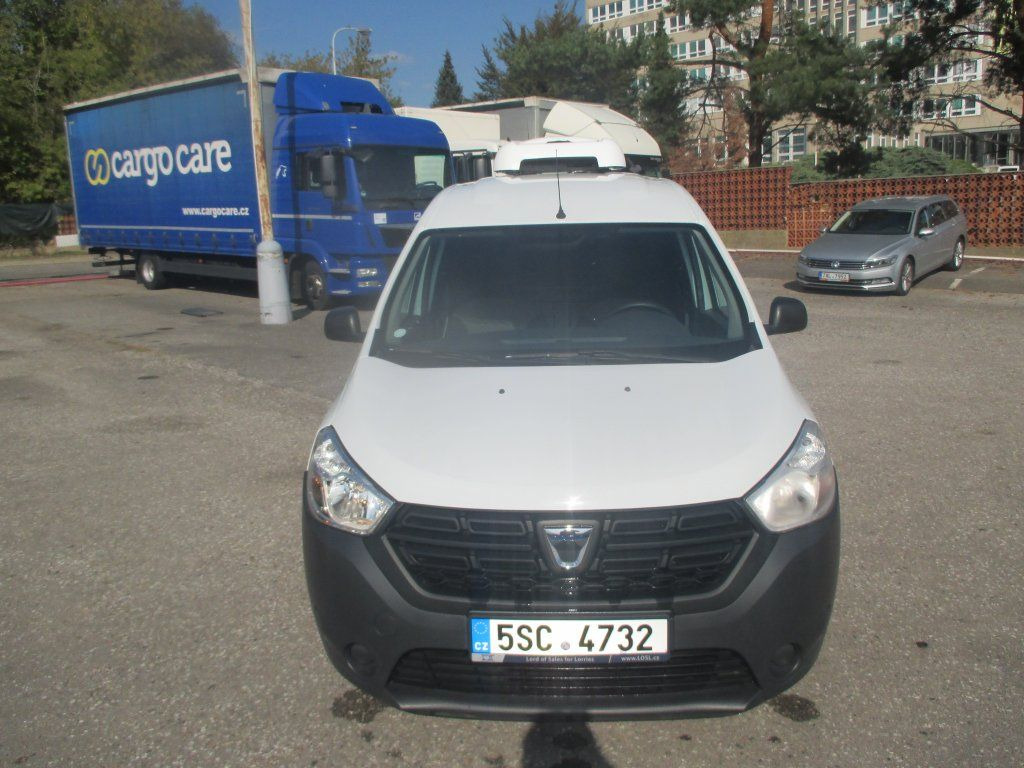 Dacia Izotherm ,1.6i ,Euro 6 - SUV: foto 2 Dacia Izotherm ,1.6i ,Euro 6 - SUV: foto 2
