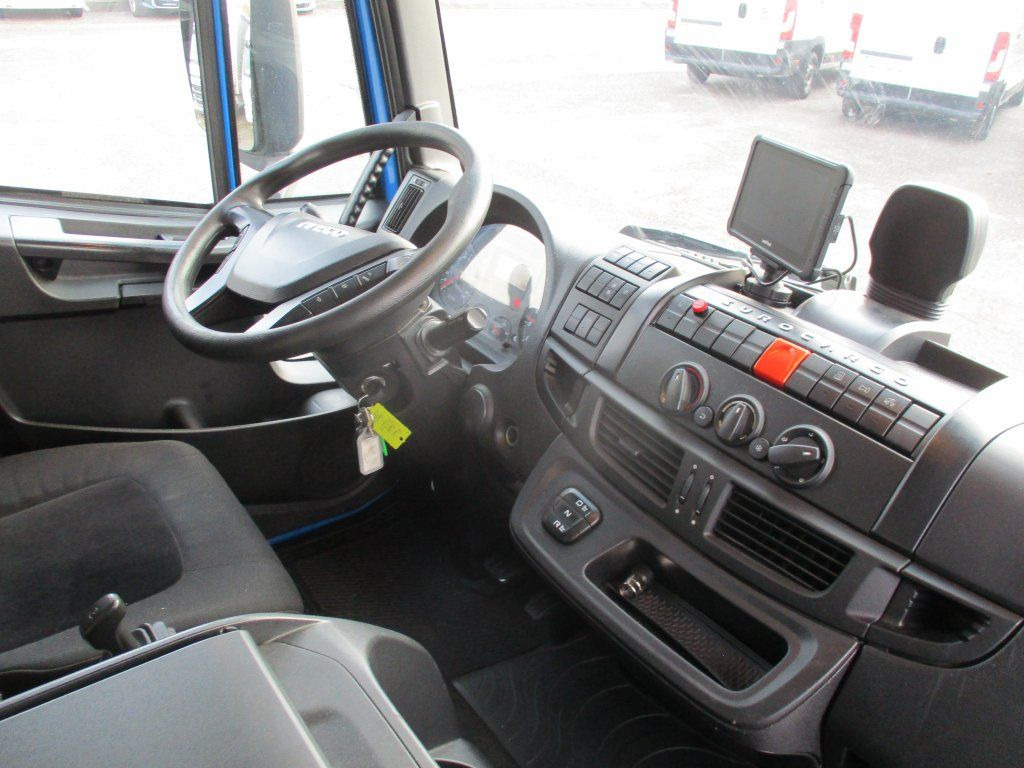 Iveco 120E25 mit LBW Iveco 120E25 mit LBW - Kravas automašīna ar slēgto virsbūvi: foto 5 Iveco 120E25 mit LBW Iveco 120E25 mit LBW - Kravas automašīna ar slēgto virsbūvi: foto 5