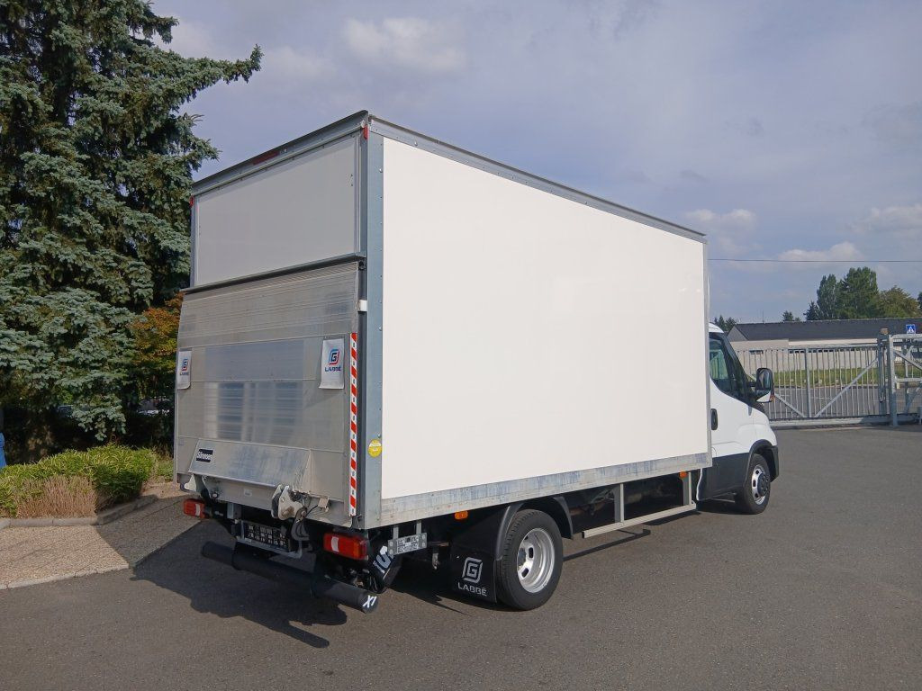 Iveco 35C16 Daily 3,0l - Furgons ar slēgtā virsbūve: foto 4 Iveco 35C16 Daily 3,0l - Furgons ar slēgtā virsbūve: foto 4