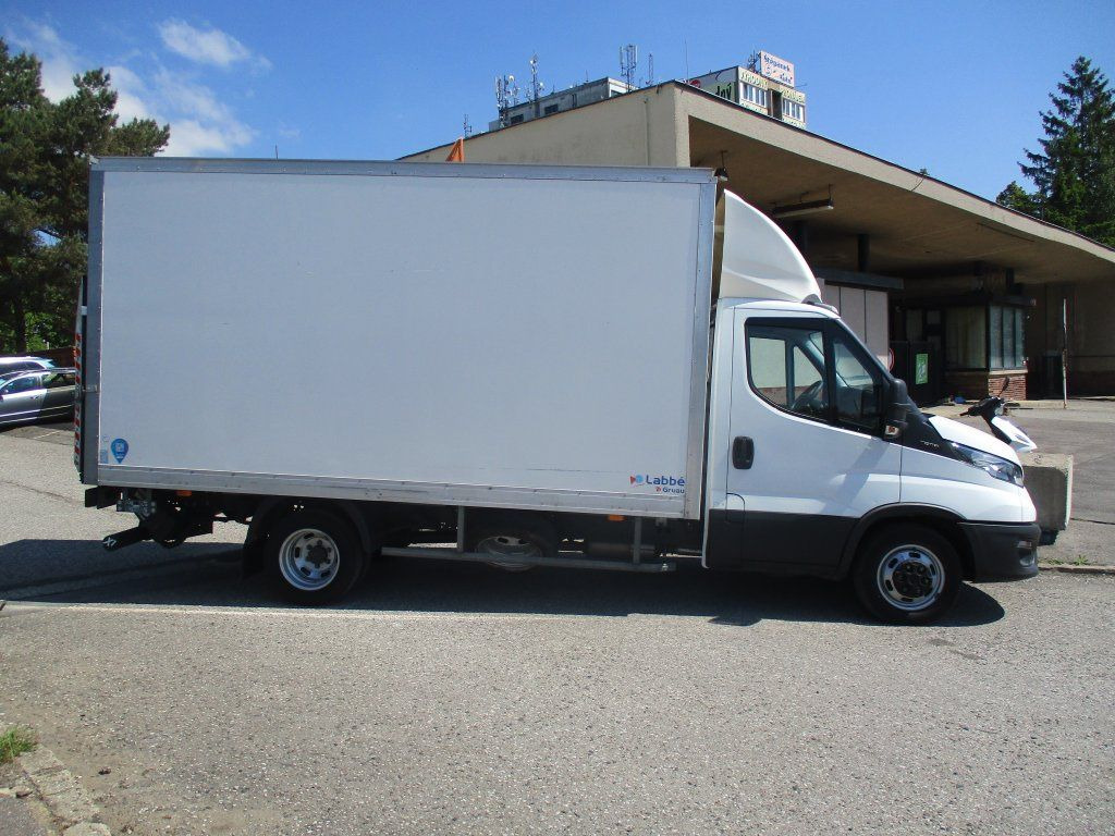 Iveco Daily 35C16 3.0 - Furgons ar slēgtā virsbūve: foto 4 Iveco Daily 35C16 3.0 - Furgons ar slēgtā virsbūve: foto 4