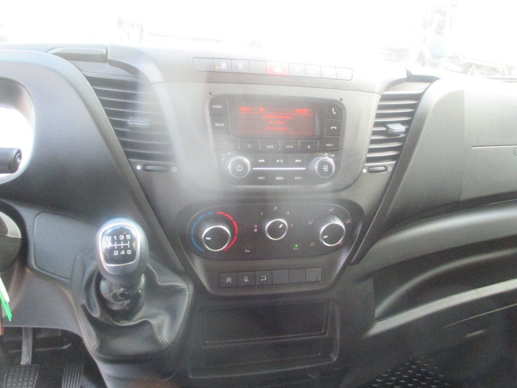 Furgons ar slēgtā virsbūve Iveco Daily 35C16: foto 19